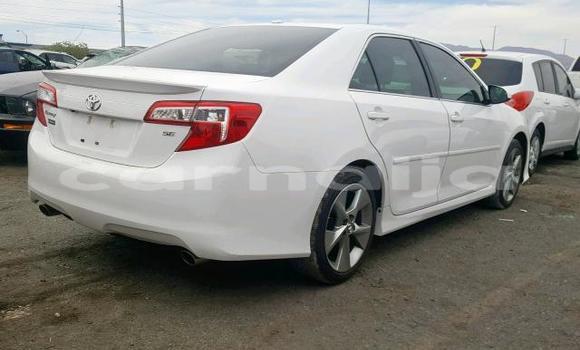 Acheter Occasion Voiture Toyota Camry Blanc à Abuja, État de Lagos Acheter Occasion Voiture Toyota Camry Blanc à Abuja, État de Lagos