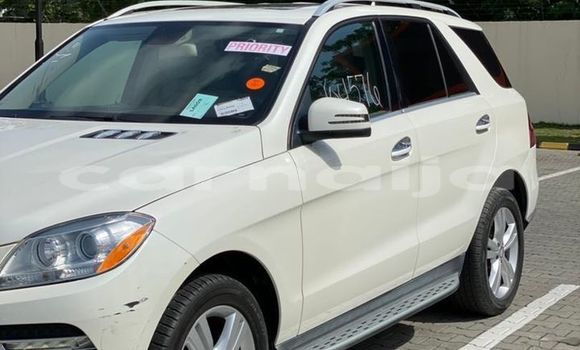 Acheter Occasion Voiture Mercedes-Benz ML–Class Blanc à Lagos, État de Lagos Acheter Occasion Voiture Mercedes-Benz ML–Class Blanc à Lagos, État de Lagos