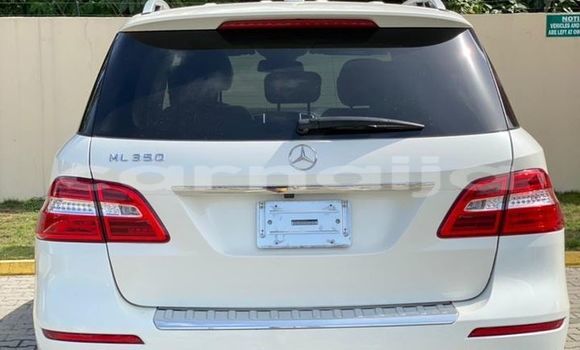 Acheter Occasion Voiture Mercedes-Benz ML–Class Blanc à Lagos, État de Lagos Acheter Occasion Voiture Mercedes-Benz ML–Class Blanc à Lagos, État de Lagos