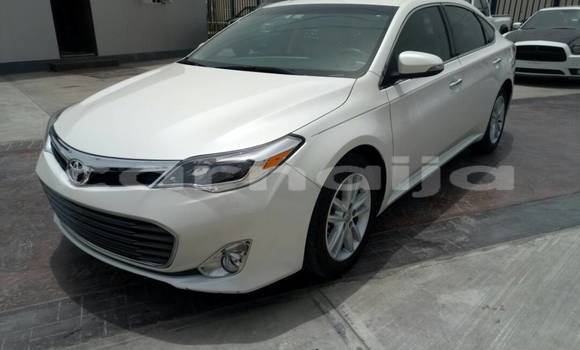 Acheter Occasion Voiture Toyota Avalon Blanc à Lagos, État de Lagos