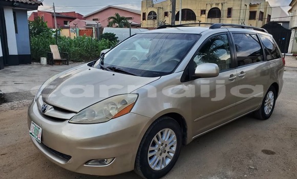 Buy Used Toyota Sienna Silver Car in Lagos in Lagos State Buy Used Toyota Sienna Silver Car in Lagos in Lagos State
