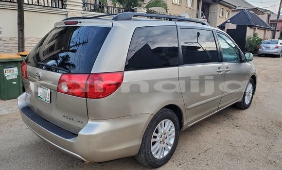 Acheter Occasion Voiture Toyota Sienna Gris à Lagos, État de Lagos Acheter Occasion Voiture Toyota Sienna Gris à Lagos, État de Lagos