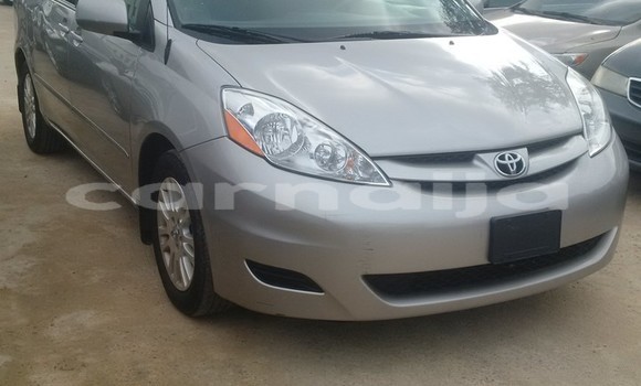 Buy Used Toyota Sienna Beige Car in Lagos in Lagos State
