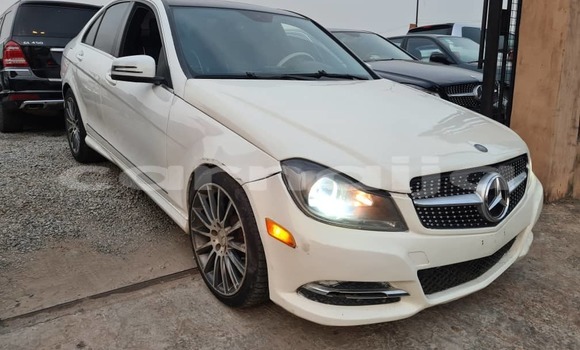 Acheter Occasion Voiture Mercedes-Benz C–Class Blanc à Lagos, État de Lagos Acheter Occasion Voiture Mercedes-Benz C–Class Blanc à Lagos, État de Lagos