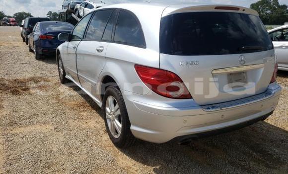 Buy New Mercedes-Benz R–Class Silver Car in Badagry in Lagos State Buy New Mercedes-Benz R–Class Silver Car in Badagry in Lagos State