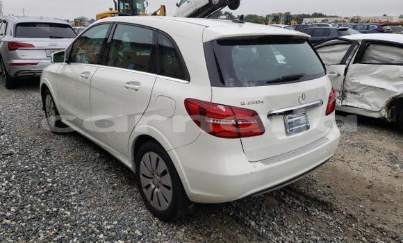 Buy New Mercedes-Benz B-klasse White Car in Badagry in Lagos State Buy New Mercedes-Benz B-klasse White Car in Badagry in Lagos State
