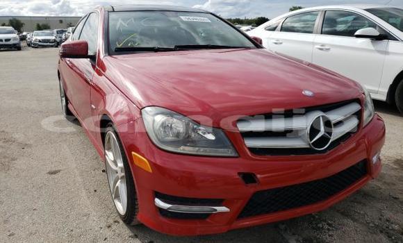 Acheter Neuf Voiture Mercedes-Benz C–Class Rouge à Badagry, État de Lagos Acheter Neuf Voiture Mercedes-Benz C–Class Rouge à Badagry, État de Lagos