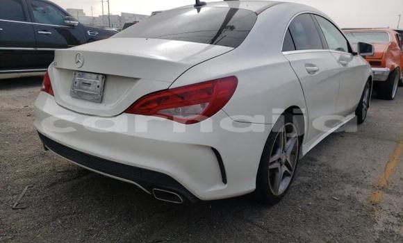 Acheter Neuf Voiture Mercedes-Benz CLA-klasse Blanc à Badagry, État de Lagos Acheter Neuf Voiture Mercedes-Benz CLA-klasse Blanc à Badagry, État de Lagos