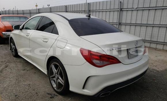 Acheter Neuf Voiture Mercedes-Benz CLA-klasse Blanc à Badagry, État de Lagos Acheter Neuf Voiture Mercedes-Benz CLA-klasse Blanc à Badagry, État de Lagos