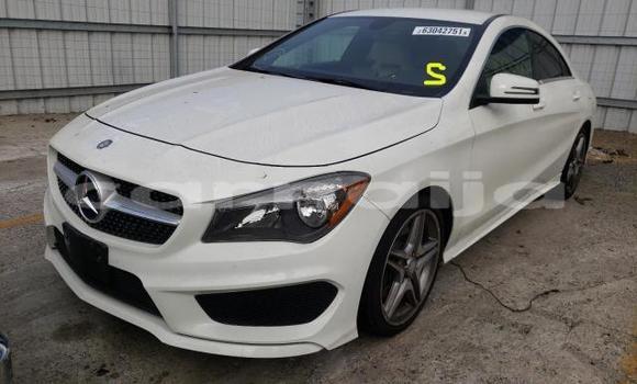 Acheter Neuf Voiture Mercedes-Benz CLA-klasse Blanc à Badagry, État de Lagos Acheter Neuf Voiture Mercedes-Benz CLA-klasse Blanc à Badagry, État de Lagos
