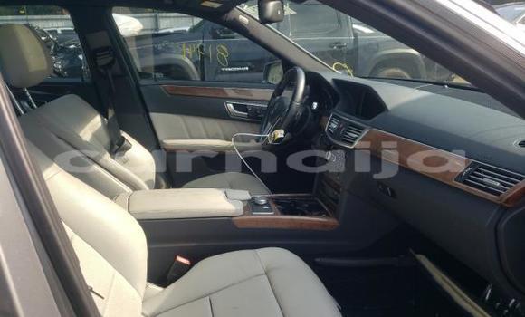 Acheter Neuf Voiture Mercedes-Benz E–Class Gris à Badagry, État de Lagos Acheter Neuf Voiture Mercedes-Benz E–Class Gris à Badagry, État de Lagos