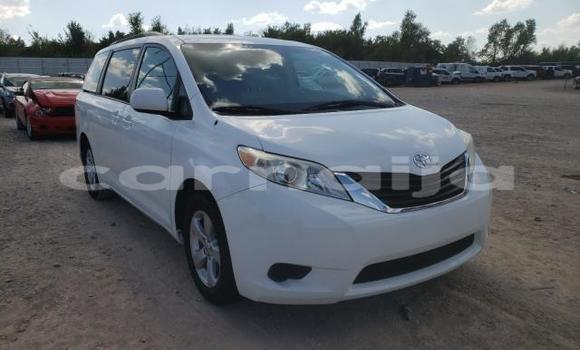 Buy New Toyota Sienna White Car in Badagry in Lagos State