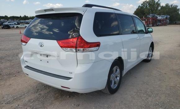Buy New Toyota Sienna White Car in Badagry in Lagos State Buy New Toyota Sienna White Car in Badagry in Lagos State