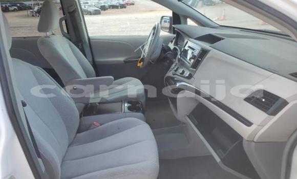 Buy New Toyota Sienna White Car in Badagry in Lagos State Buy New Toyota Sienna White Car in Badagry in Lagos State