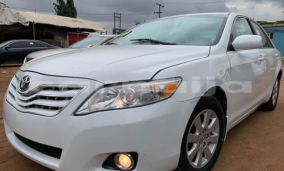 Acheter Occasion Voiture Toyota Camry Blanc à Lagos, État de Lagos Acheter Occasion Voiture Toyota Camry Blanc à Lagos, État de Lagos