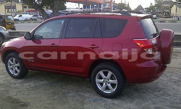 Acheter Occasion Voiture Toyota RAV4 Rouge à Lagos, État de Lagos Acheter Occasion Voiture Toyota RAV4 Rouge à Lagos, État de Lagos
