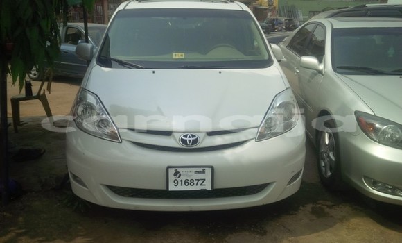 Acheter Occasion Voiture Toyota Sienna Blanc à Lagos, État de Lagos
