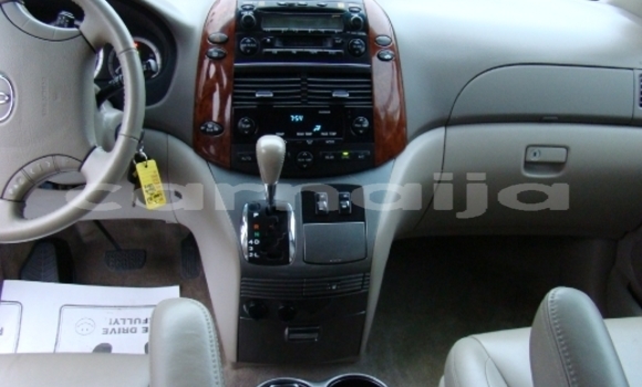 Acheter Occasion Voiture Toyota Sienna Vert à Lagos, État de Lagos Acheter Occasion Voiture Toyota Sienna Vert à Lagos, État de Lagos
