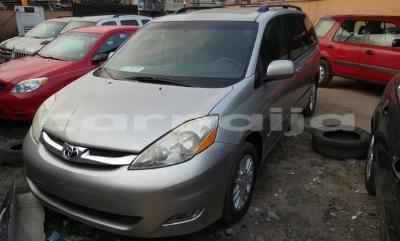 Acheter Occasion Voiture Toyota Sienna Gris à Lagos, État de Lagos Acheter Occasion Voiture Toyota Sienna Gris à Lagos, État de Lagos