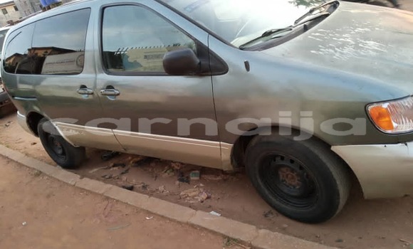 Buy Used Toyota Sienna Green Car in Lagos in Lagos State