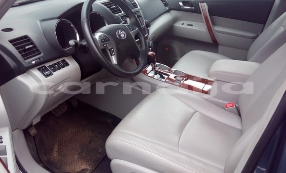 Buy Used Toyota Highlander Beige Car in Lagos in Lagos State Buy Used Toyota Highlander Beige Car in Lagos in Lagos State