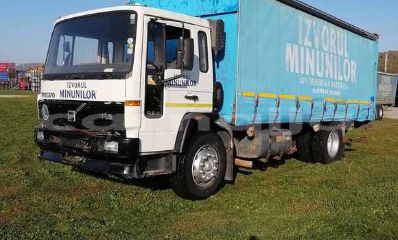 Acheter Occasion Utilitaire Volvo F4 Bleu à Lagos, État de Lagos Acheter Occasion Utilitaire Volvo F4 Bleu à Lagos, État de Lagos