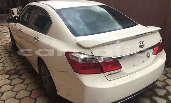 Acheter Occasion Voiture Honda Accord Blanc à Lagos, État de Lagos Acheter Occasion Voiture Honda Accord Blanc à Lagos, État de Lagos