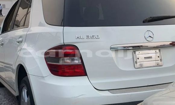 Acheter Occasion Voiture Mercedes-Benz ML–Class Blanc à Lagos, État de Lagos Acheter Occasion Voiture Mercedes-Benz ML–Class Blanc à Lagos, État de Lagos