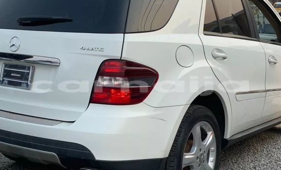 Acheter Occasion Voiture Mercedes-Benz ML–Class Blanc à Lagos, État de Lagos Acheter Occasion Voiture Mercedes-Benz ML–Class Blanc à Lagos, État de Lagos