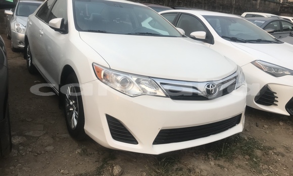 Acheter Occasion Voiture Toyota Camry Blanc à Lagos, État de Lagos