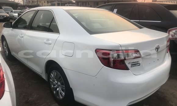 Acheter Occasion Voiture Toyota Camry Blanc à Lagos, État de Lagos Acheter Occasion Voiture Toyota Camry Blanc à Lagos, État de Lagos