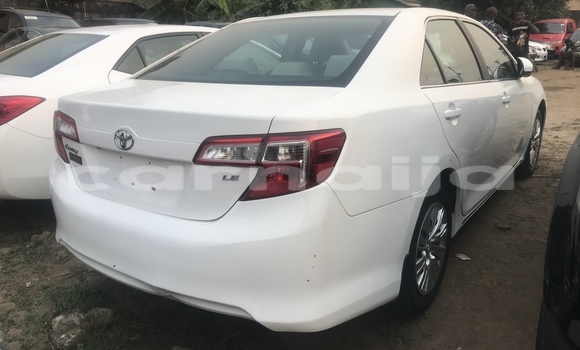 Acheter Occasion Voiture Toyota Camry Blanc à Lagos, État de Lagos Acheter Occasion Voiture Toyota Camry Blanc à Lagos, État de Lagos
