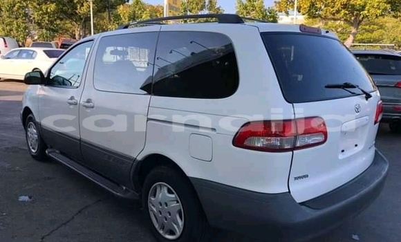 Buy New Toyota Sienna White Car in Benin in Edo Buy New Toyota Sienna White Car in Benin in Edo