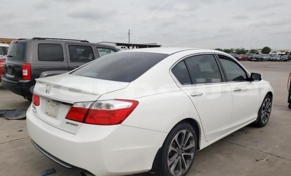 Acheter Neuf Voiture Honda Accord Blanc à Badagry, État de Lagos Acheter Neuf Voiture Honda Accord Blanc à Badagry, État de Lagos