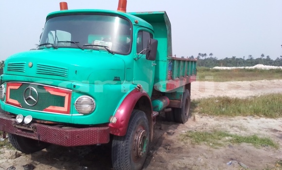 Buy Used Mercedes‒Benz Tipper Green Truck in Warri in Delta State Buy Used Mercedes‒Benz Tipper Green Truck in Warri in Delta State