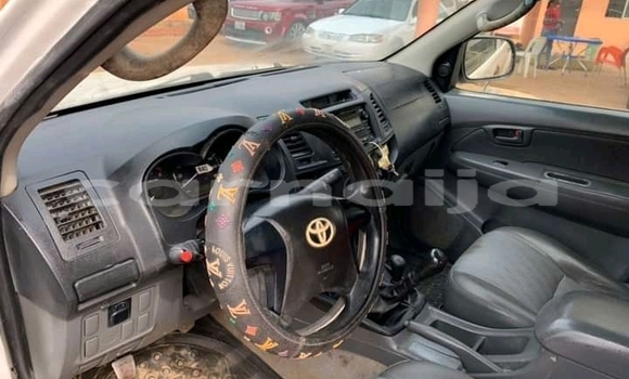 Buy New Toyota Hilux White Car in Enugu Ezike in Enugu Buy New Toyota Hilux White Car in Enugu Ezike in Enugu