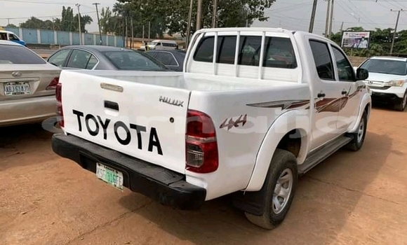 Acheter Neuf Voiture Toyota Hilux Blanc à Kano, État de Kano Acheter Neuf Voiture Toyota Hilux Blanc à Kano, État de Kano