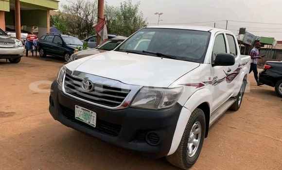 Acheter Neuf Voiture Toyota Hilux Blanc à Owo, État d'Ondo Acheter Neuf Voiture Toyota Hilux Blanc à Owo, État d'Ondo