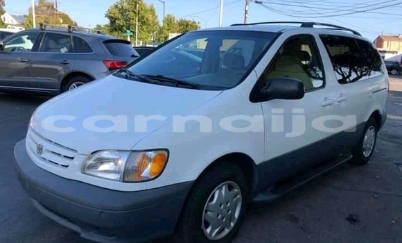 Buy New Toyota Sienna White Car in Warri in Delta State