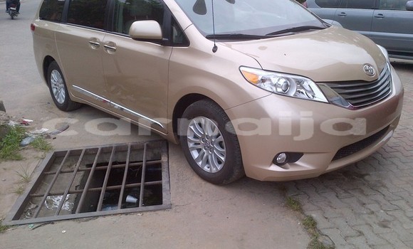 Buy Used Toyota Sienna Brown Car in Lagos in Lagos State Buy Used Toyota Sienna Brown Car in Lagos in Lagos State