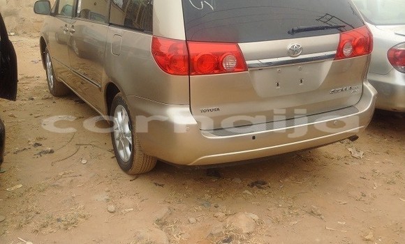 Buy Used Toyota Sienna Brown Car in Lagos in Lagos State Buy Used Toyota Sienna Brown Car in Lagos in Lagos State