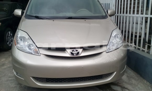 Buy Used Toyota Sienna Brown Car in Ikorodu in Lagos State
