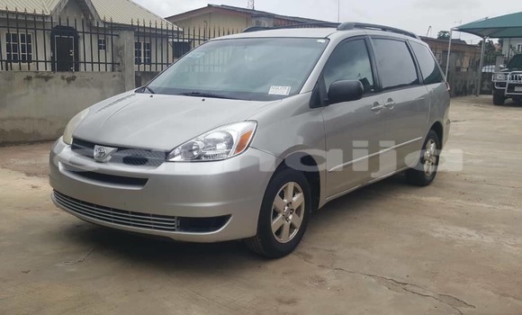 Buy Used Toyota Sienna Blue Car in Calabar in Cross River State