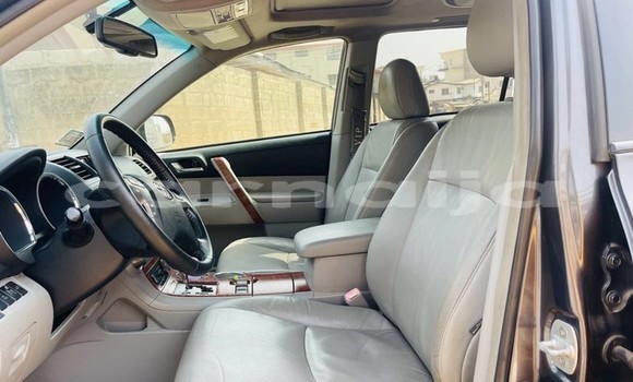 Buy Used Toyota Highlander Beige Car in Lagos in Lagos State Buy Used Toyota Highlander Beige Car in Lagos in Lagos State