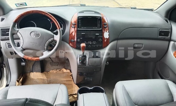 Buy Used Toyota Sienna Silver Car in Abeokuta in Ogun State Buy Used Toyota Sienna Silver Car in Abeokuta in Ogun State