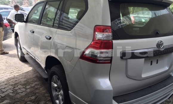 Acheter Occasion Voiture Toyota Prado Blanc à Lagos, État de Lagos Acheter Occasion Voiture Toyota Prado Blanc à Lagos, État de Lagos