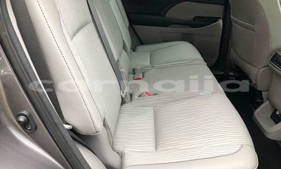 Buy Used Toyota Highlander Beige Car in Lagos in Lagos State Buy Used Toyota Highlander Beige Car in Lagos in Lagos State