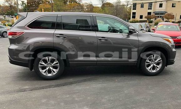 Buy Used Toyota Highlander Beige Car in Lagos in Lagos State Buy Used Toyota Highlander Beige Car in Lagos in Lagos State