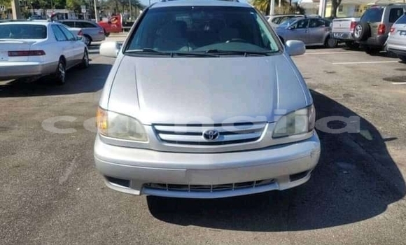 Buy New Toyota Sienna White Car in Benin in Edo Buy New Toyota Sienna White Car in Benin in Edo