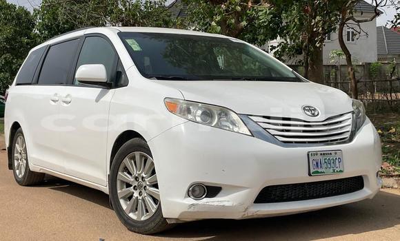 Buy Used Toyota Sienna White Car in Abuja in Lagos State